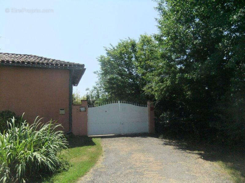 Maison à MONBARDON