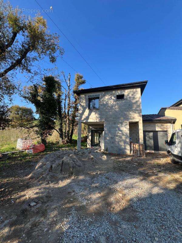 Maison à SAINT-MARCEL-LES-VALENCE