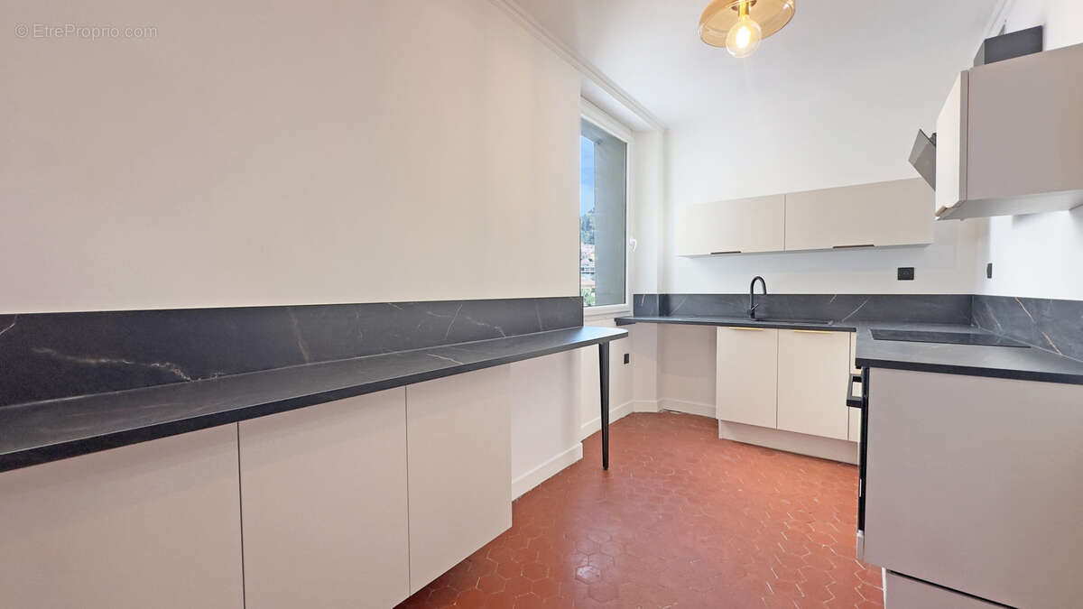 Appartement de caractère haussmannien au cœur de Hyères - photo 9