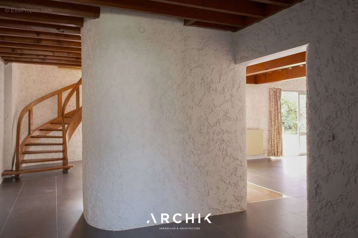 Maison à SAINT-SULPICE-ET-CAMEYRAC