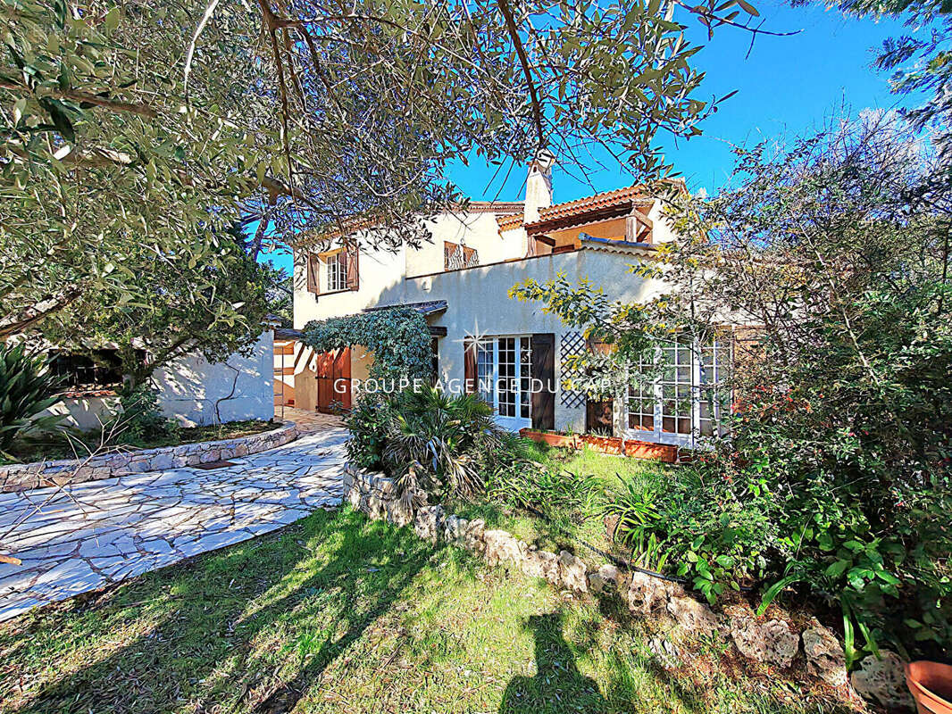 A vendre villa 6 pieces 4 chambres solarium avec apercu mer piscine a proximite du centre ville de saint aygulf - photo 14