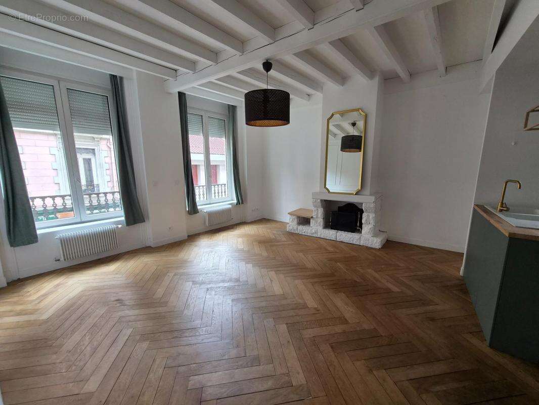 Beau T4. 25 rue Jules Ledin. Dpe C. Appartement rénové avec cachet - photo 9
