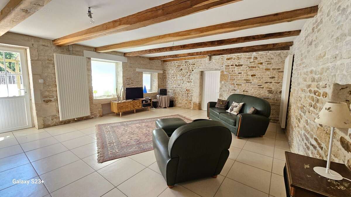 Maison 400 m² à Aiffres  - photo 2
