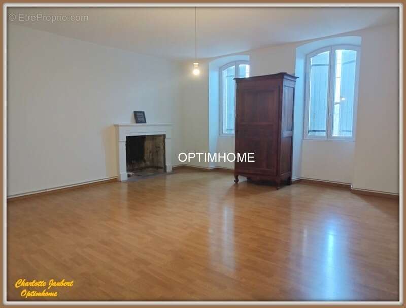 Maison à MONTMOREAU-SAINT-CYBARD