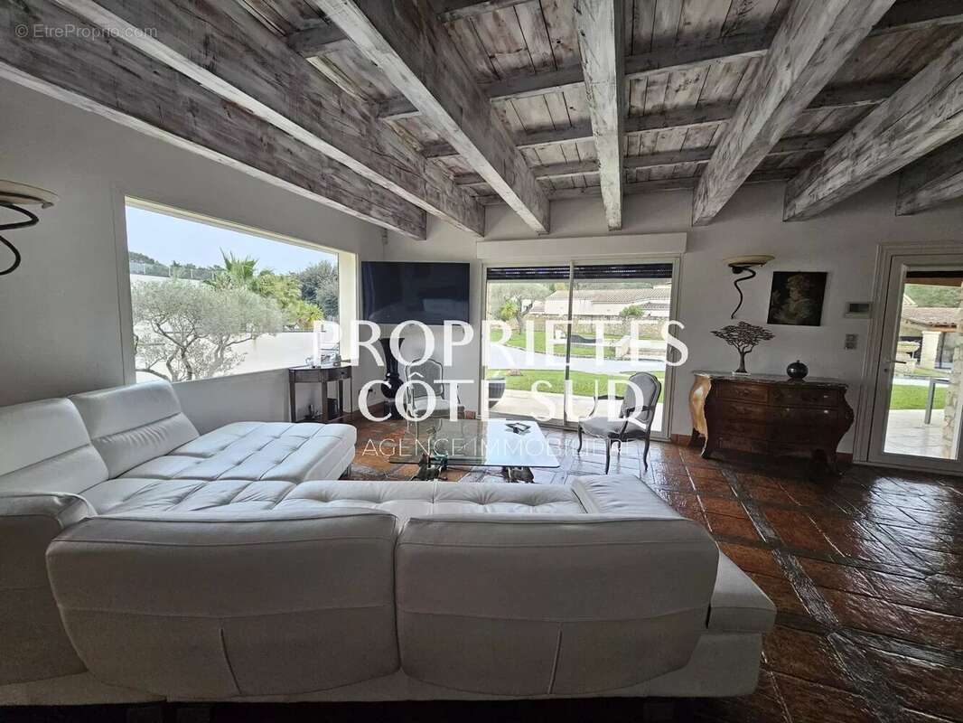 Maison à SAINT-LAURENT-DES-ARBRES