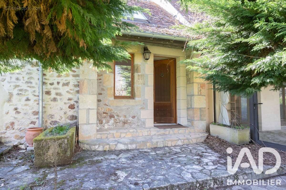 Maison 224 m² à Meillers  - photo 2