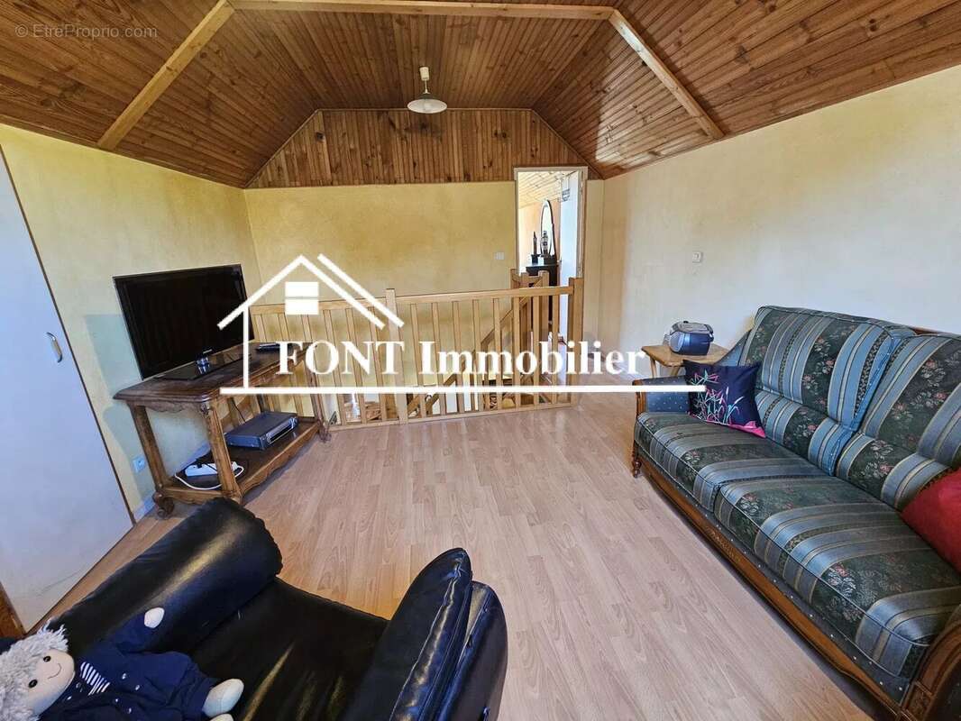 Lorette,  maison  sur grand terrain plat - photo 9