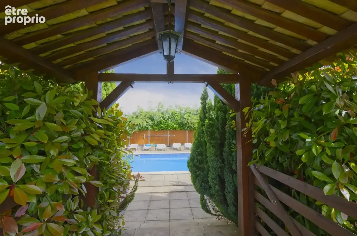 Superbe grande maison en pierre de 5 chambres avec piscine chauffée - photo 2