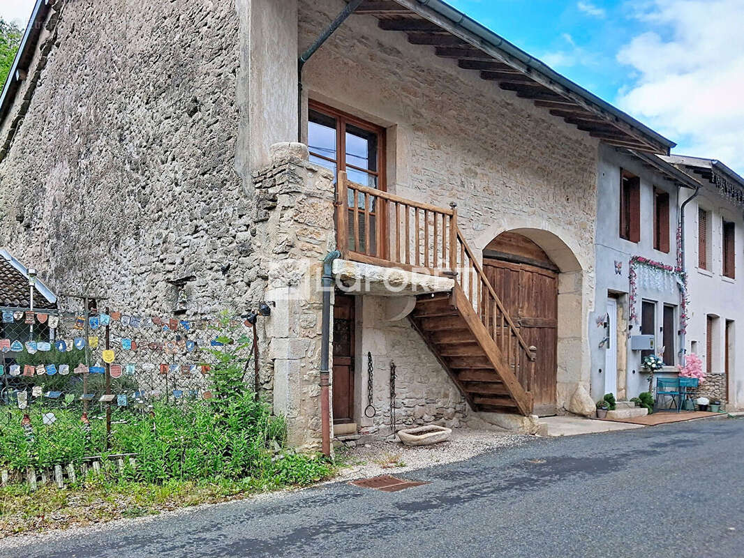Maison à MATAFELON-GRANGES