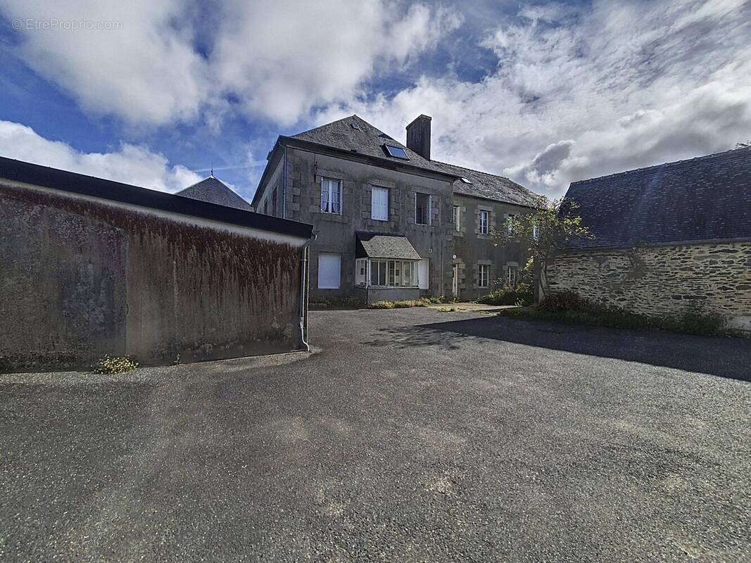 Maison à PLEYBER-CHRIST