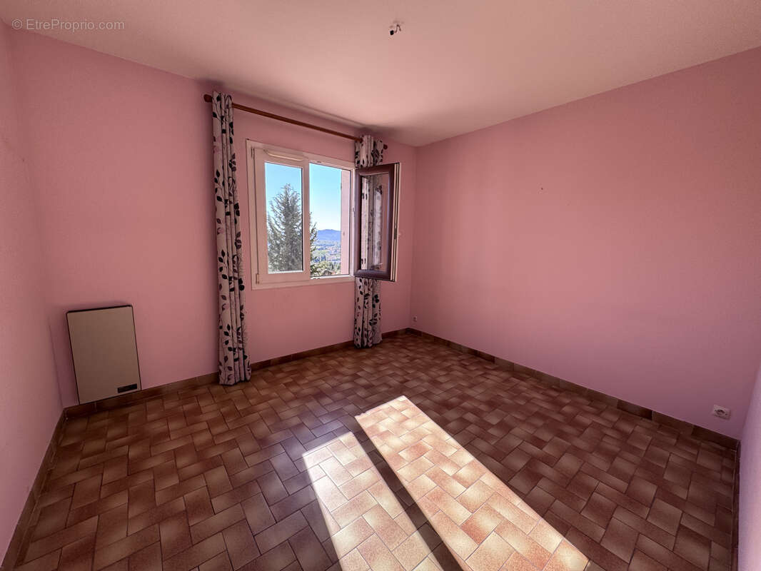 Maison à SOLLIES-VILLE