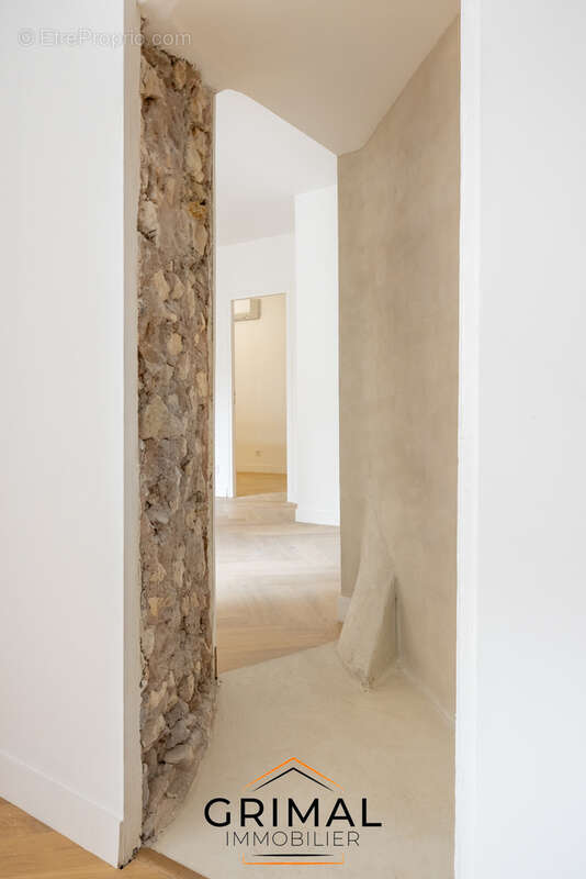 Appartement à MARSEILLE-1E