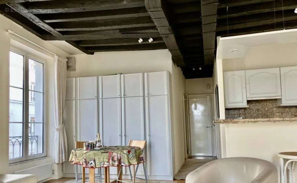 Appartement à PARIS-1E