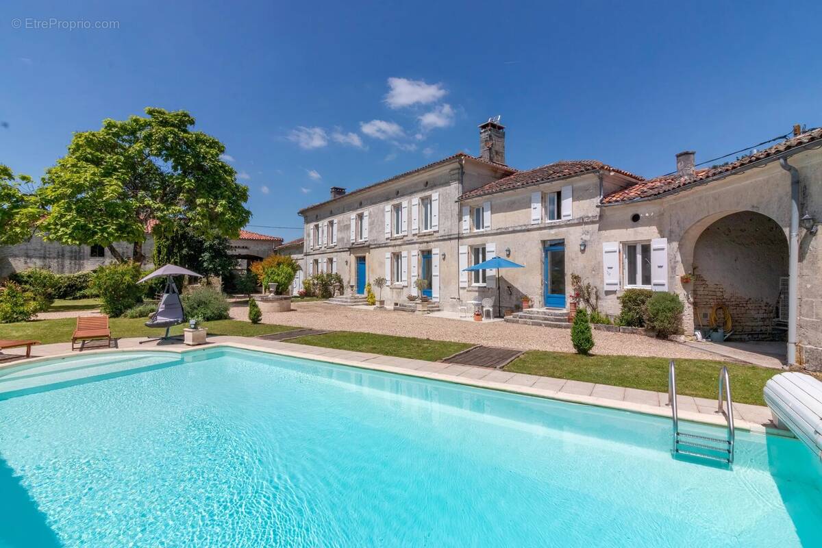 Maison à SAINT-SULPICE-DE-COGNAC