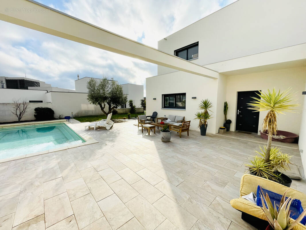 Maison à VILLENEUVE-DE-LA-RAHO