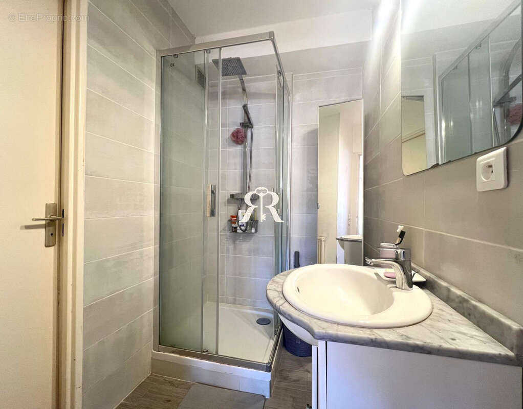Studio meublé avec balcon et parking   secteur les salins / limite chamalières - photo 6