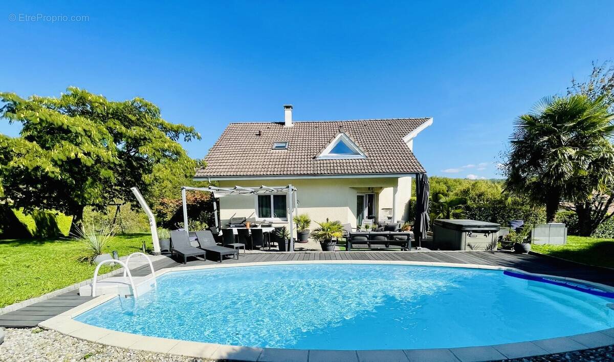 Maison à CONTAMINE-SARZIN