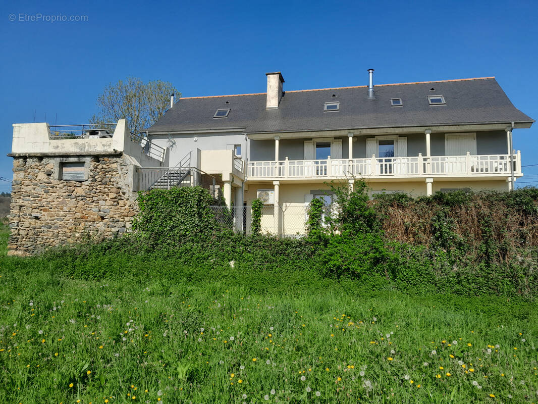 Maison à POUEYFERRE