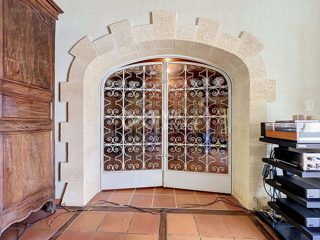 Maison 478 m² à Saint-Aubin-Le-Cloud  - photo 5