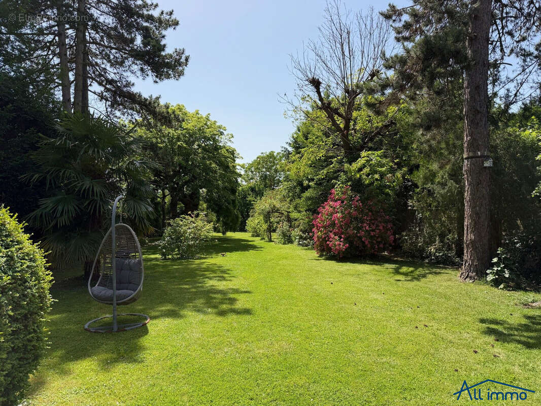 Maison 208 m² à Sucy-En-Brie  - photo 2