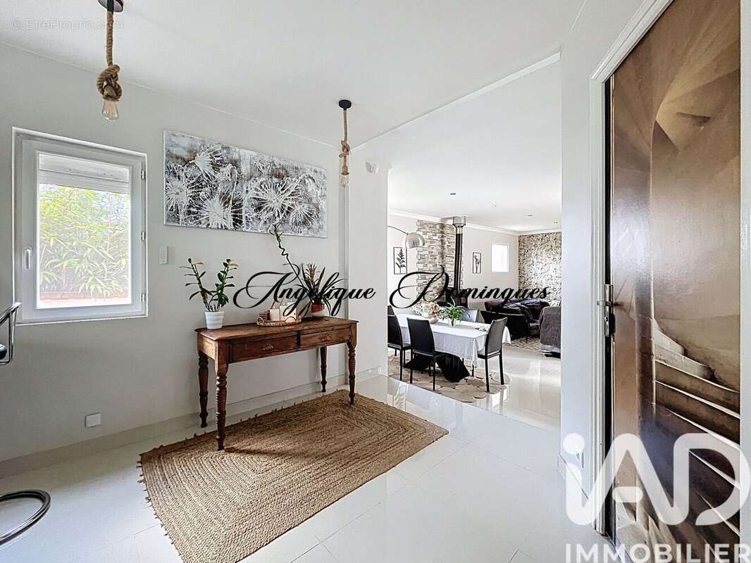 Maison 172 m² à Mezieres-Sur-Seine  - photo 2