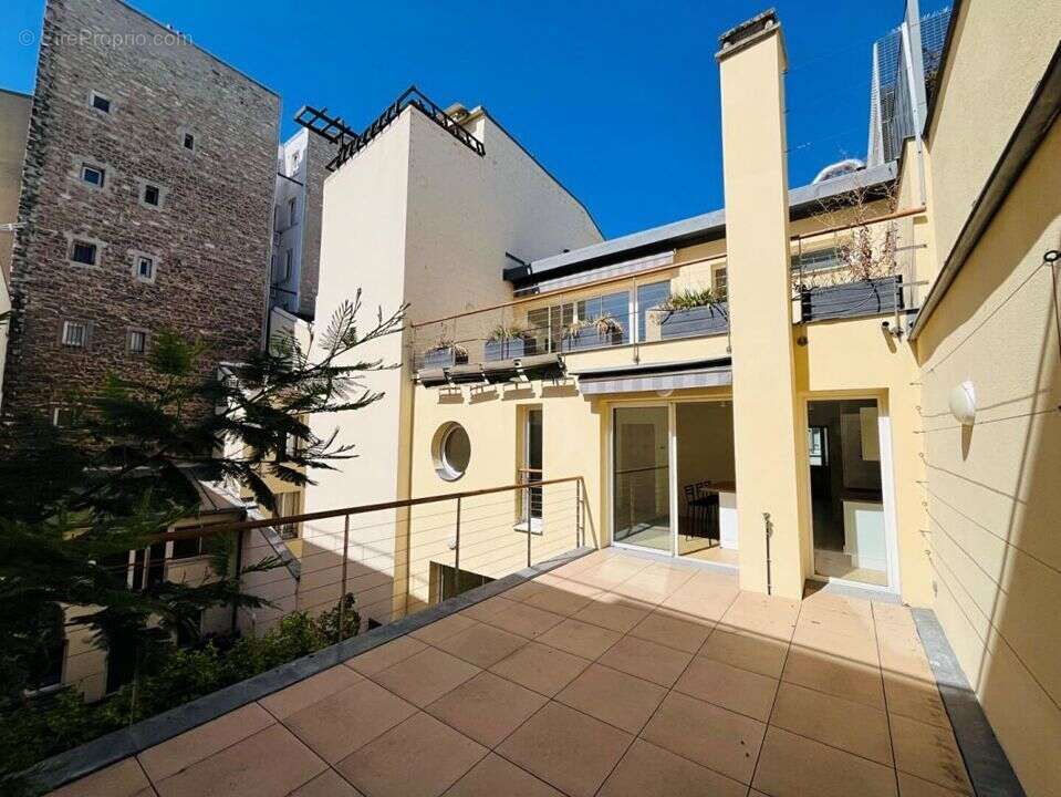 Appartement à PARIS-16E