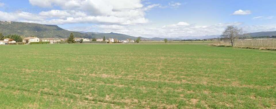 Terrain à LES MEES