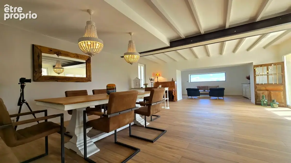 Propriété d'Exception Rénovée – 7.5 hectares - Étang privée - vue panoramique - Piscine - Source - photo 13