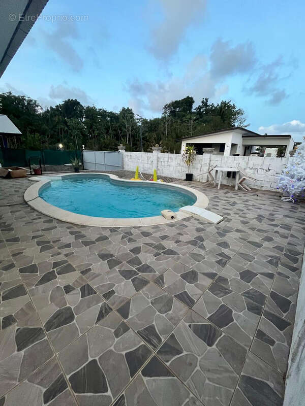 Villa T3 avec Studio T1 attenant et piscine Superficie 115 m2 secteur Soula - photo 2