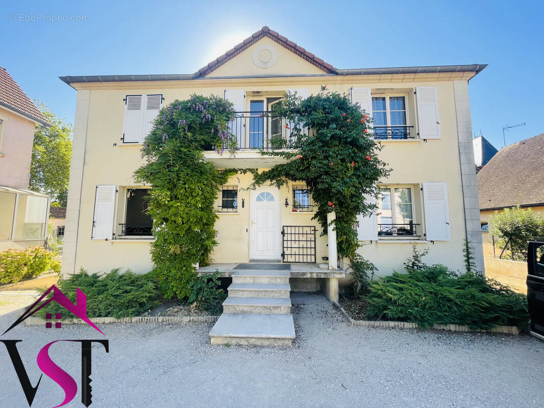 Maison avec 6 chambres, au centre ville d'Auxonne. - photo 1