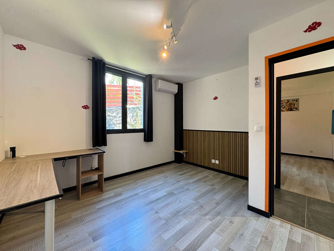 A VENDRE - La Montagne proche Ruisseau Blanc - Villa contemporaine T7 avec piscine, garage et vue mer - photo 19