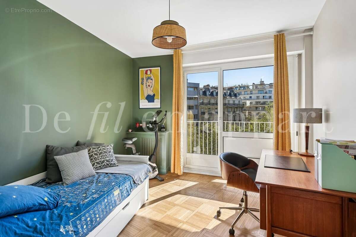 Appartement à PARIS-16E