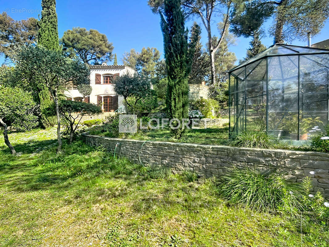 Maison à CEYRESTE