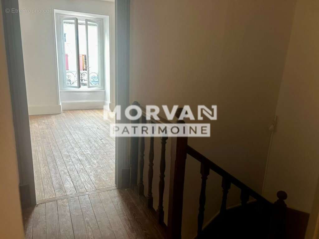 MAISON CENTRE VILLAGE  - 2 logements (1 loué) - 2 garages - Belle prestations !!! - photo 20