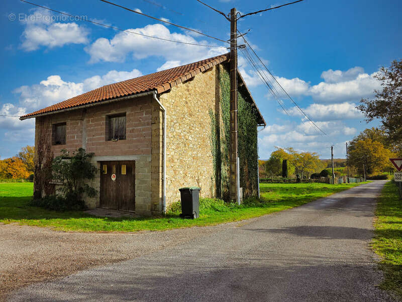 Maison à SAINT-LAURENT-SUR-GORRE