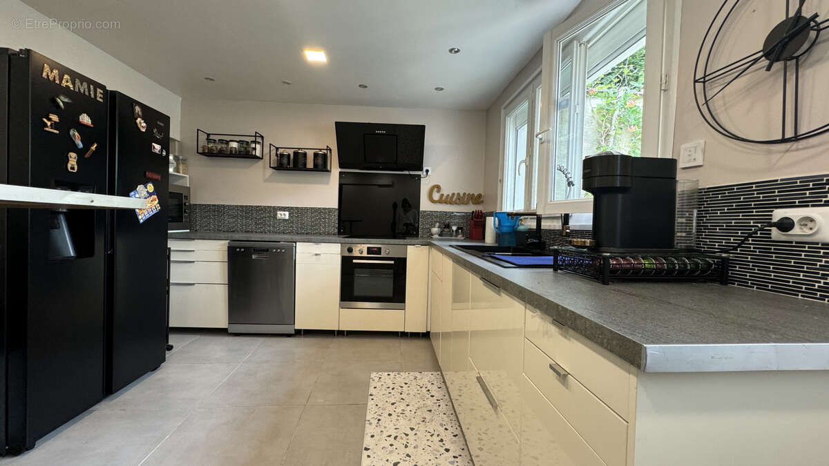 Maison à SAINT-PIERRE-DU-PERRAY