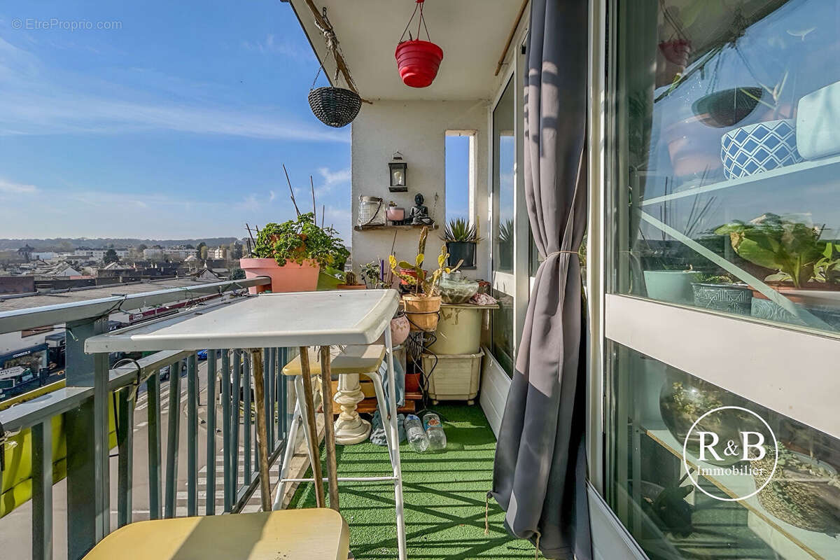 Appartement à LES CLAYES-SOUS-BOIS