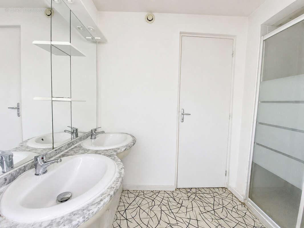 Maison 3 chambres 1 bureau - garage 127 m2 -terrain - piscine - photo 8
