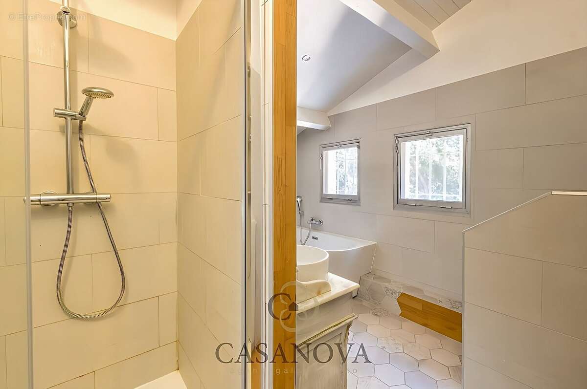 Maison à SAINT-JEAN-DE-VEDAS