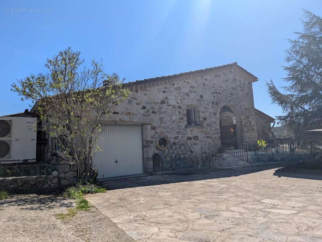 Maison à SAINT-BRES