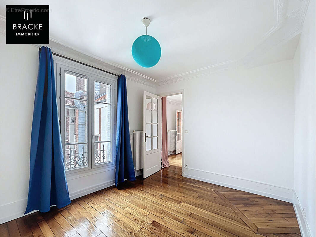 Appartement à COURBEVOIE