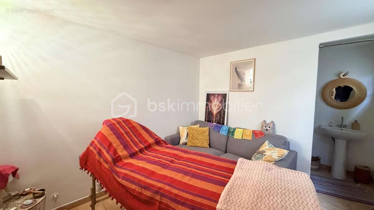 Maison à PEZILLA-LA-RIVIERE