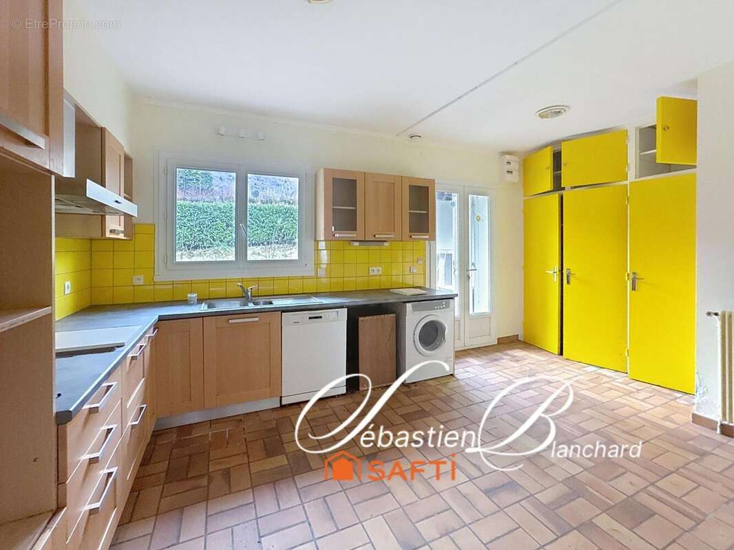 Maison 226 m² à Chanay  - photo 8