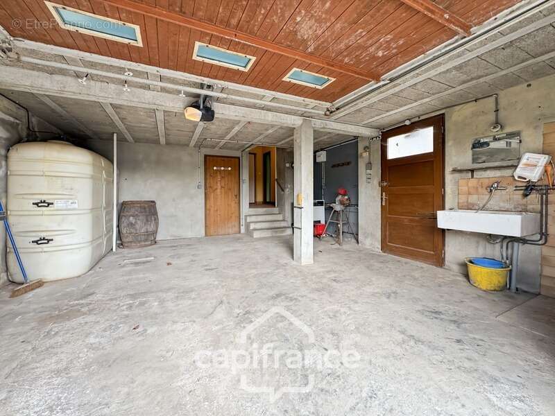 Maison de plain-pied 113 m² - 4 chambres avec fort potentiel à Tronchy - photo 14