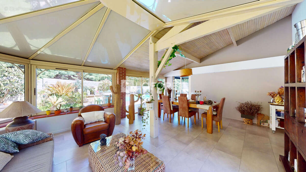 Villa de 7 pièces de 217 m²  avec piscine chauffée et dépendance L'Union - photo 7