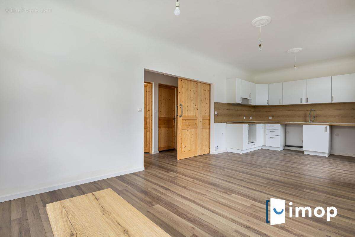 Maison à LES MOLIERES