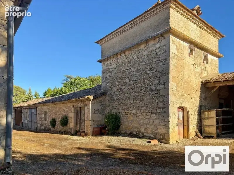 Superbe propriété XIXème de plus de 320 m² habitable à rénover avec ses dépendances et terrain autour - photo 8