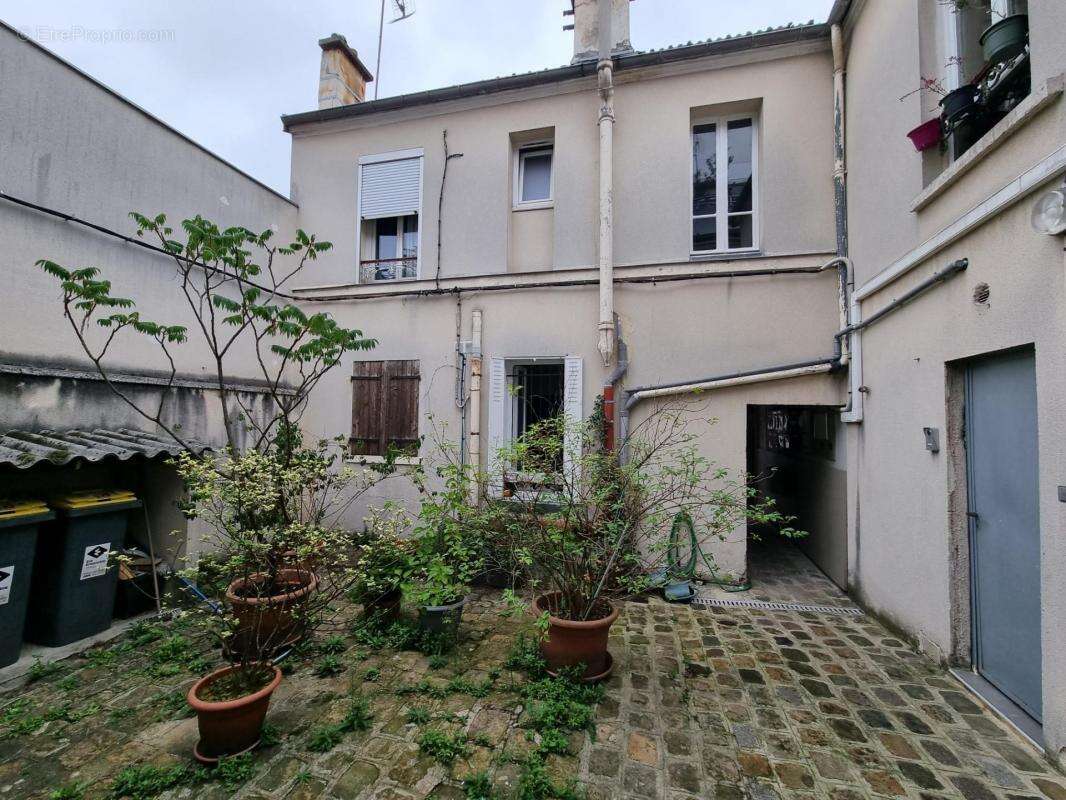 Appartement à LES LILAS