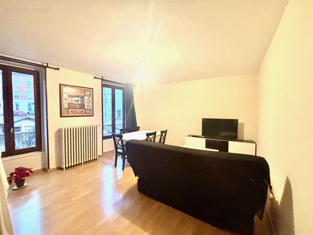 Appartement à L'ARBRESLE