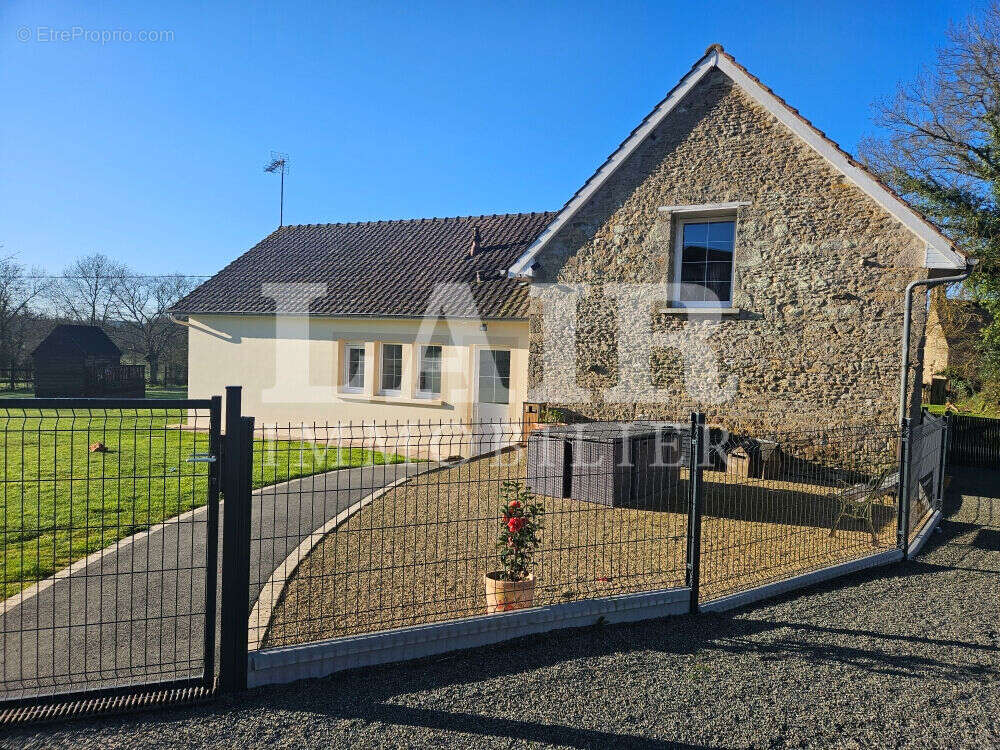 Maison à SAINT-PIERRE-DES-NIDS